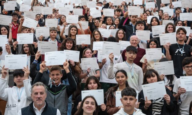 Becas Roberto Rocca El Grupo Techint entregó 1300 becas a estudiantes destacados de escuelas secundarias y universidades