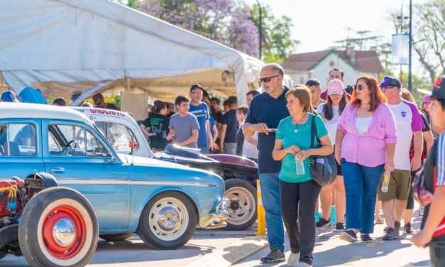 Miles de vecinos disfrutaron de la Fiesta del Primer Automóvil