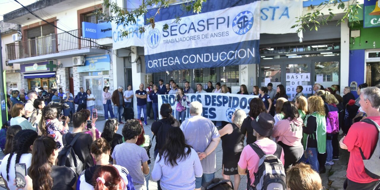 Jornada de Solidaridad con Trabajadores de ANSES Frente a Despidos Masivos