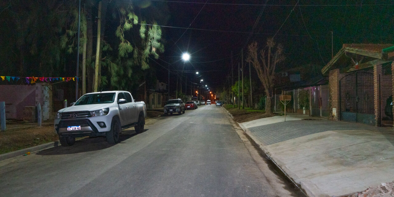 Junto a vecinos, Abella inauguró la transformación de la calle Viale