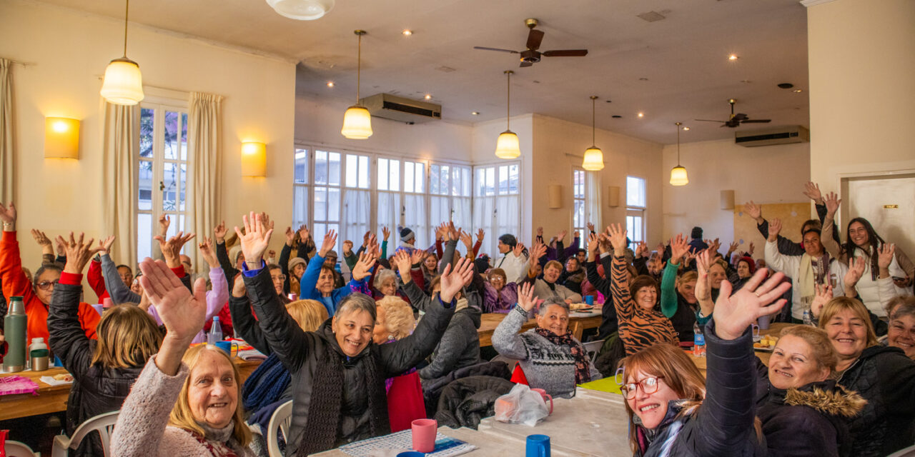 Adultos mayores y jóvenes con discapacidad comenzaron a disfrutar la Colonia Municipal del Invierno