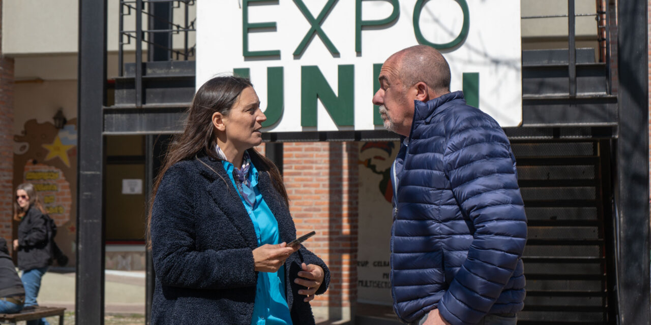 Elisa Abella acompañó la Expo UNLu y destacó su amplia oferta académica