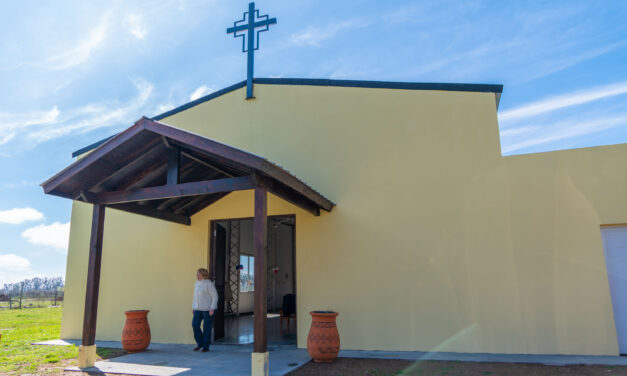 Abella visitó la Capilla de la Virgen del Canchillo tras la importante puesta en valor