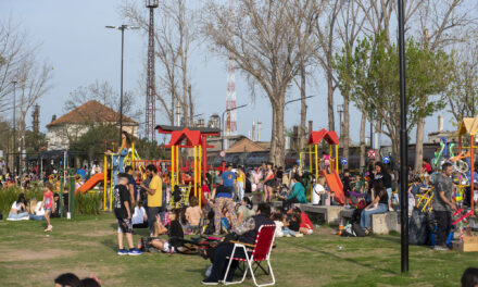 Cientos de familias celebraron la llegada de la primavera en la Costanera