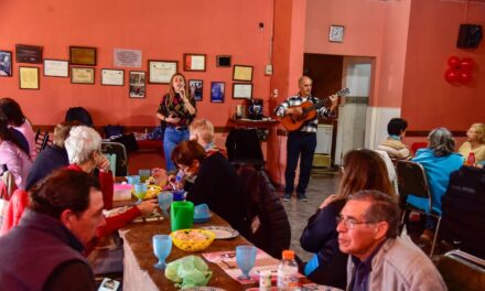 El centro de Jubilados «Ilusión de la Tercera Edad» celebró el Día de la Ancianidad con Soledad Alonso