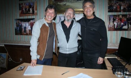 NITO ARTAZA Y SERGIO GONAL FIRMARON CONTRATO CON EL PRODUCTOR TEATRAL ALDO FUNES