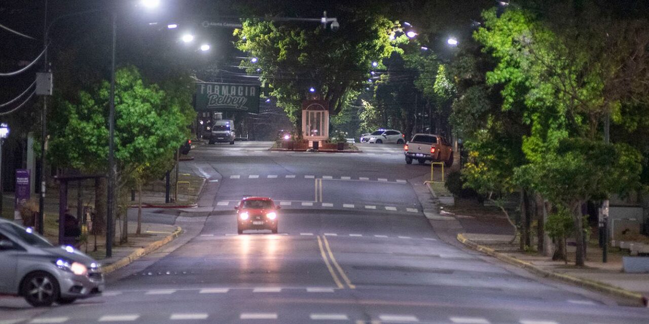 El boulevard Dellepiane también luce de punta a punta luminaria LED