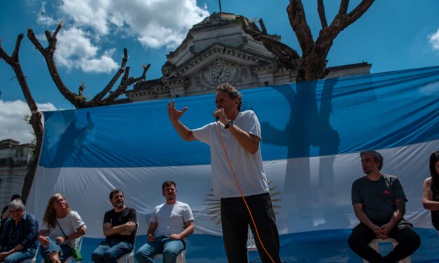 El Ministro de Infraestructura y Servicios Públicos de la Provincia visitó la ciudad para dialogar con vecinos, dirigentes y militantes, sobre la actualidad y los desafíos que afronta el país, la Provincia y la Ciudad. El encuentro volvió a ser organizado por Unión por la Patria Campana