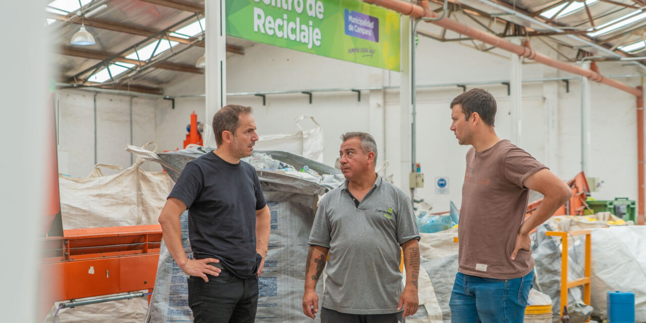 Abella visitó el Centro de Reciclaje Municipal, que está próximo a vender sus primeros materiales recuperados