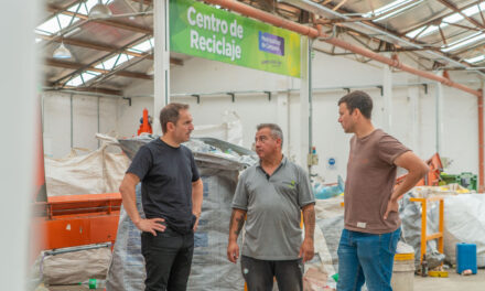 Abella visitó el Centro de Reciclaje Municipal, que está próximo a vender sus primeros materiales recuperados