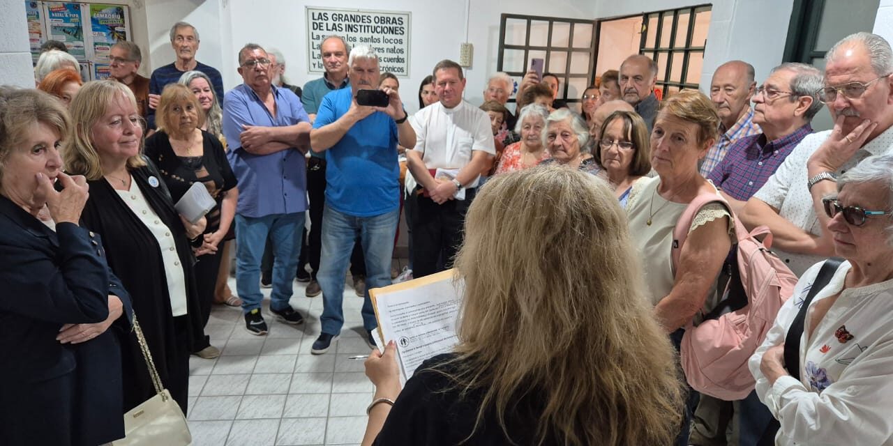 EL CENTRO DE JUBILADOS Y PENSIONADOS DE CAMPANA INAUGURÓ SU BIBLIOTECA