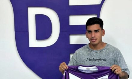 Ezequiel Ramón firmó su contrato en Villa Dalmine