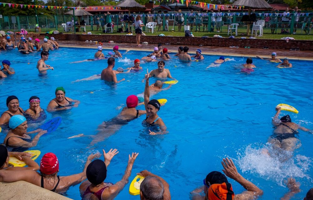 Los adultos mayores disfrutaron de una jornada junto a sus familias en la Colonia Municipal