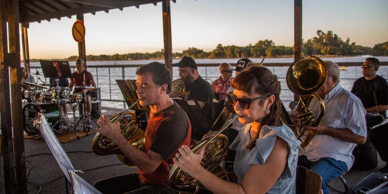 Música y atardecer: un ensayo abierto que llenó de magia la Costanera