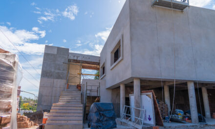 Abella visitó el avance de la obra de reconstrucción de la Casa de los Costa
