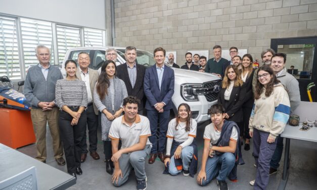 FORD ARGENTINA DONA UNA RANGER A LA ESCUELA TÉCNICA ROBERTO ROCCA