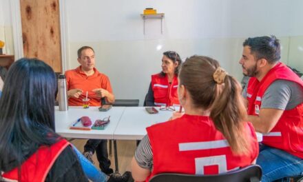 Abella visitó la sede local de la Cruz Roja Argentina y destacó su rol en la comunidad