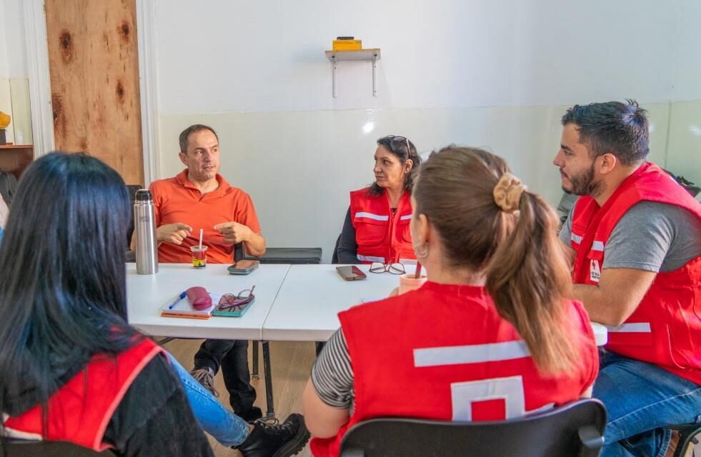 Abella visitó la sede local de la Cruz Roja Argentina y destacó su rol en la comunidad