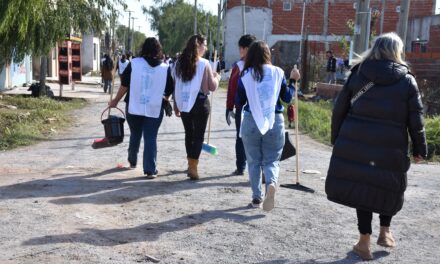 Provincia asistió en la limpieza y recuperación de hogares afectados por las inundaciones