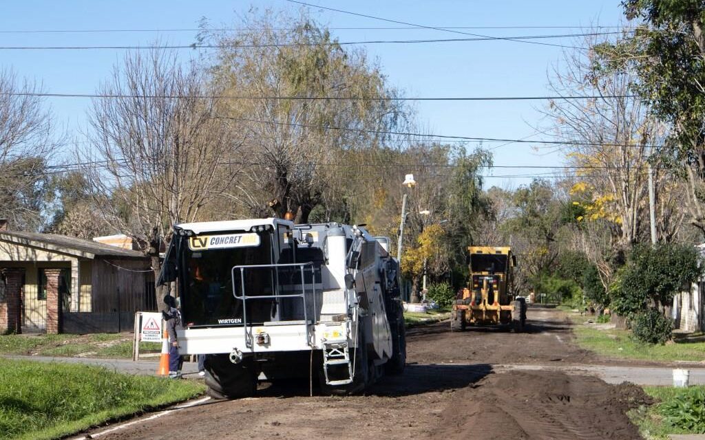 Barrio 9 de Julio: Abella supervisó el inicio de nuevas obras de asfalto