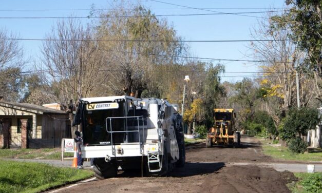 Barrio 9 de Julio: Abella supervisó el inicio de nuevas obras de asfalto