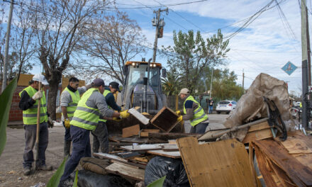 Con más de 50 equipos, el Municipio desplegó un mega operativo de limpieza en San Cayetano