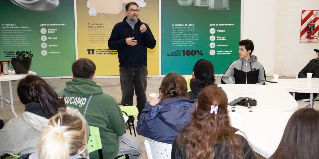 El Centro de Reciclaje Municipal recibió a alumnos del Centro de Formación Laboral N° 407