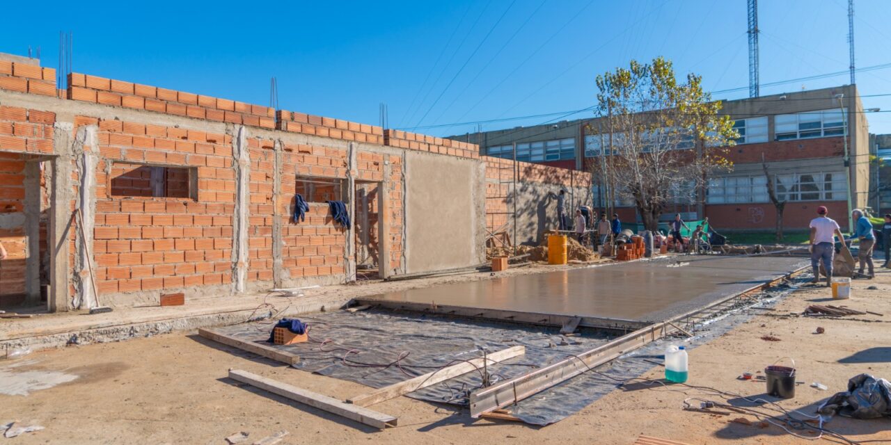 Abella supervisó los avances de la construcción de la nueva terminal de colectivos de media distancia