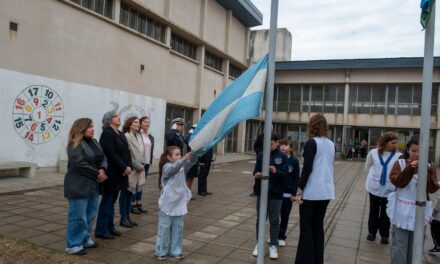 Alumnos de la Escuela Primaria N° 13 prometieron lealtad a la Bandera Nacional