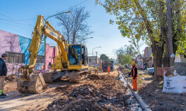 Abella supervisó el avance de los trabajos de cordón cuneta y asfaltado en San Felipe