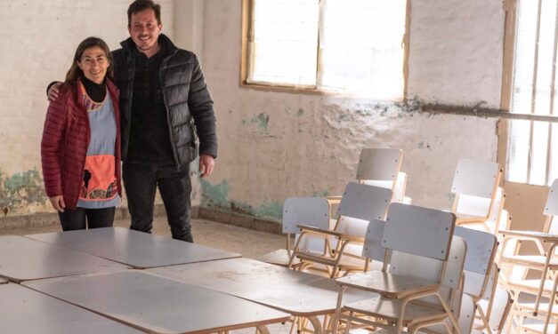 La Provincia envió mas mobiliario al jardin y la escuela primaria de San Cayetano