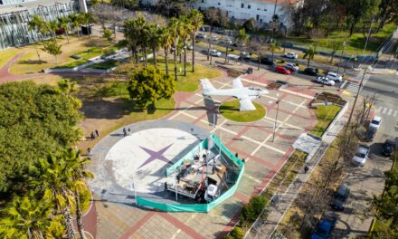 Comenzó a instalarse el mástil del Parque Urbano