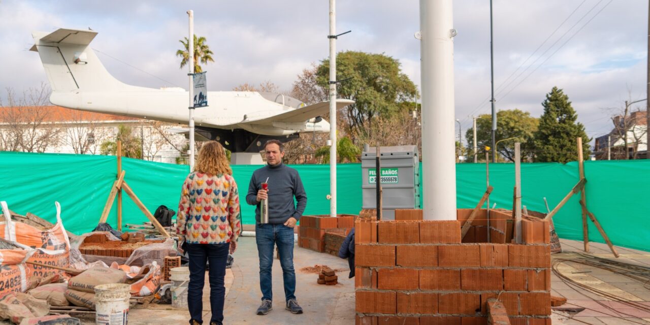 Avanza la construcción del nuevo mástil en el Parque Urbano