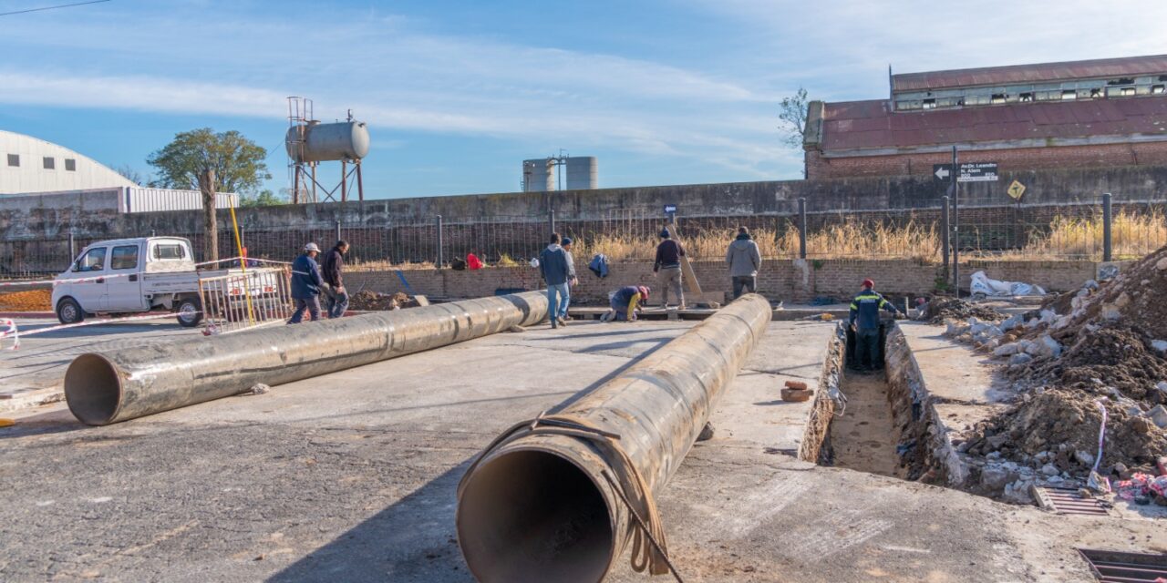 El Municipio ejecuta obras que mejorarán el drenaje del agua en el bajo del casco céntrico