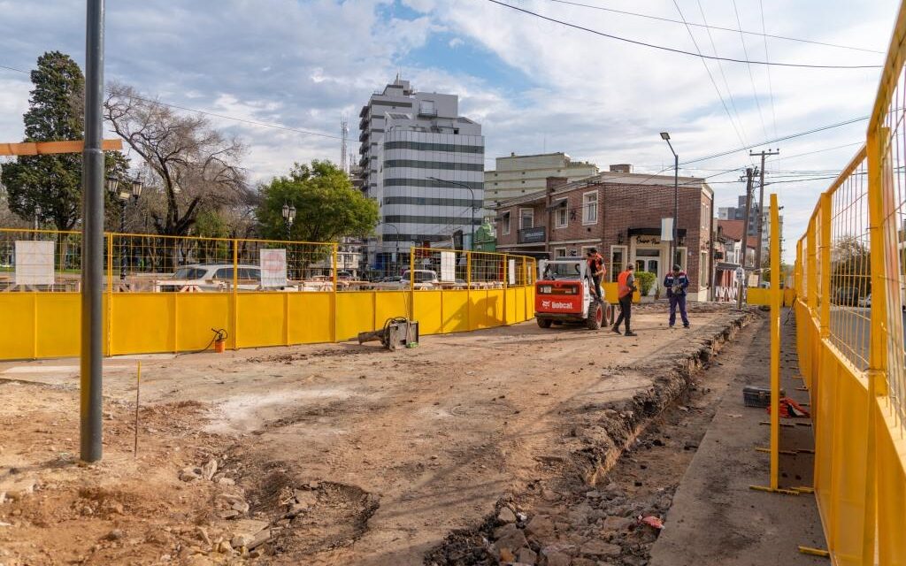 El Intendente supervisó el comienzo de la construcción de la plazoleta en Mitre y Belgrano