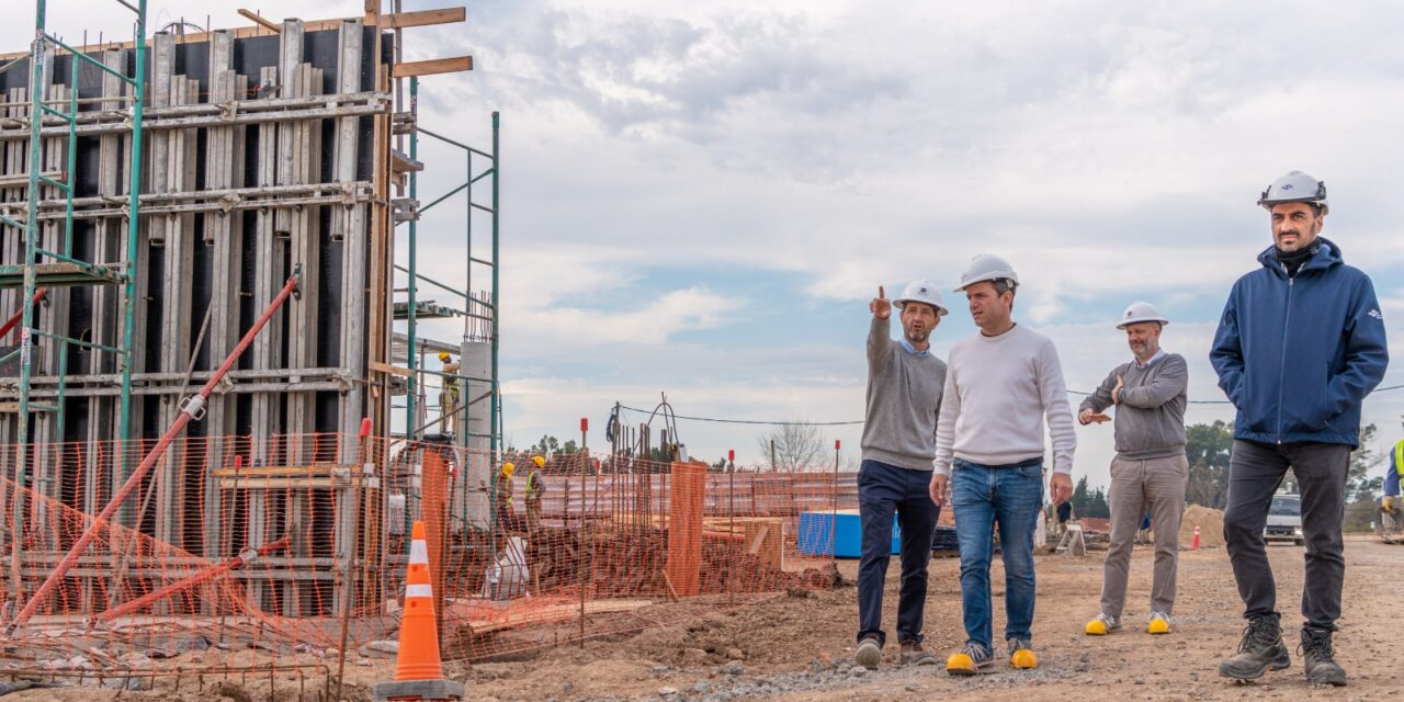 Abella recorrió el avance de obra del Centro Nacional de Rugby que se construye en Campana