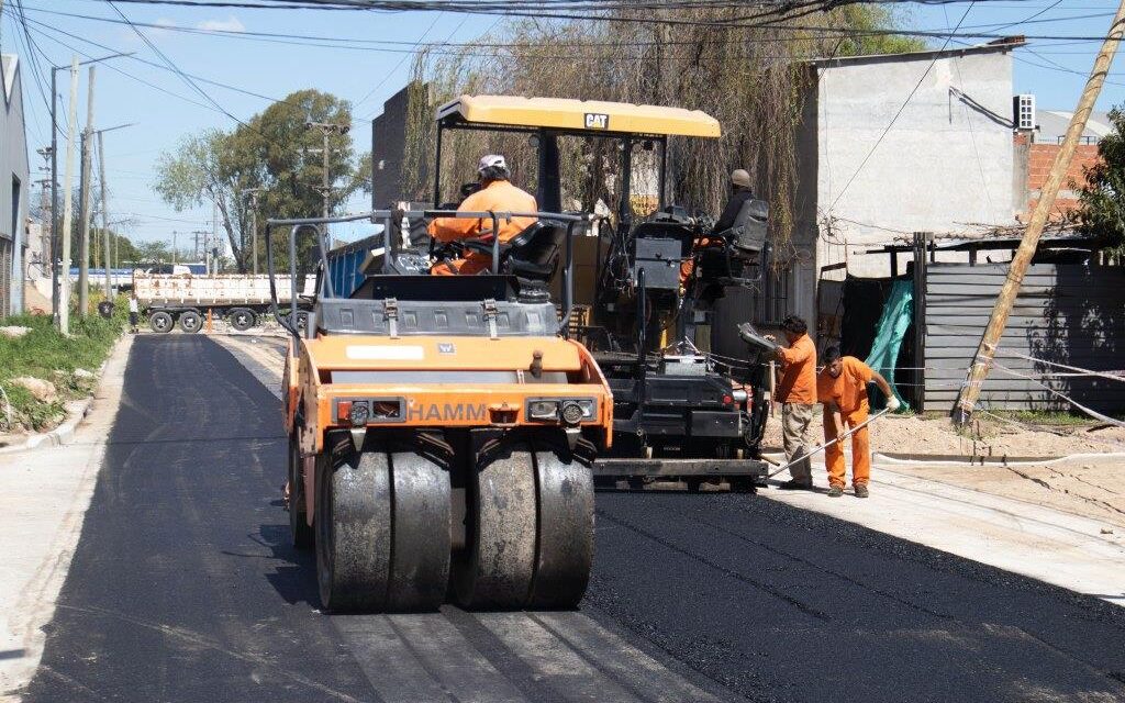 Con más calles de asfalto, continúa la transformación del barrio Romano