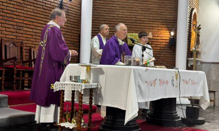 Elisa Abella y Karina Sala acompañaron la misa por los 80 años del Padre Giovanni