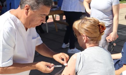 Unos 360 vecinos se vacunaron gratis contra la gripe en el Parque Urbano